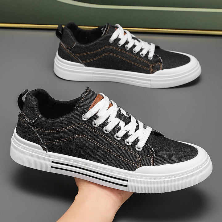 Herren Low-Top Sneaker in Blau, bequeme Alltagsschuhe mit Schnürsenkeln und flacher Sohle.