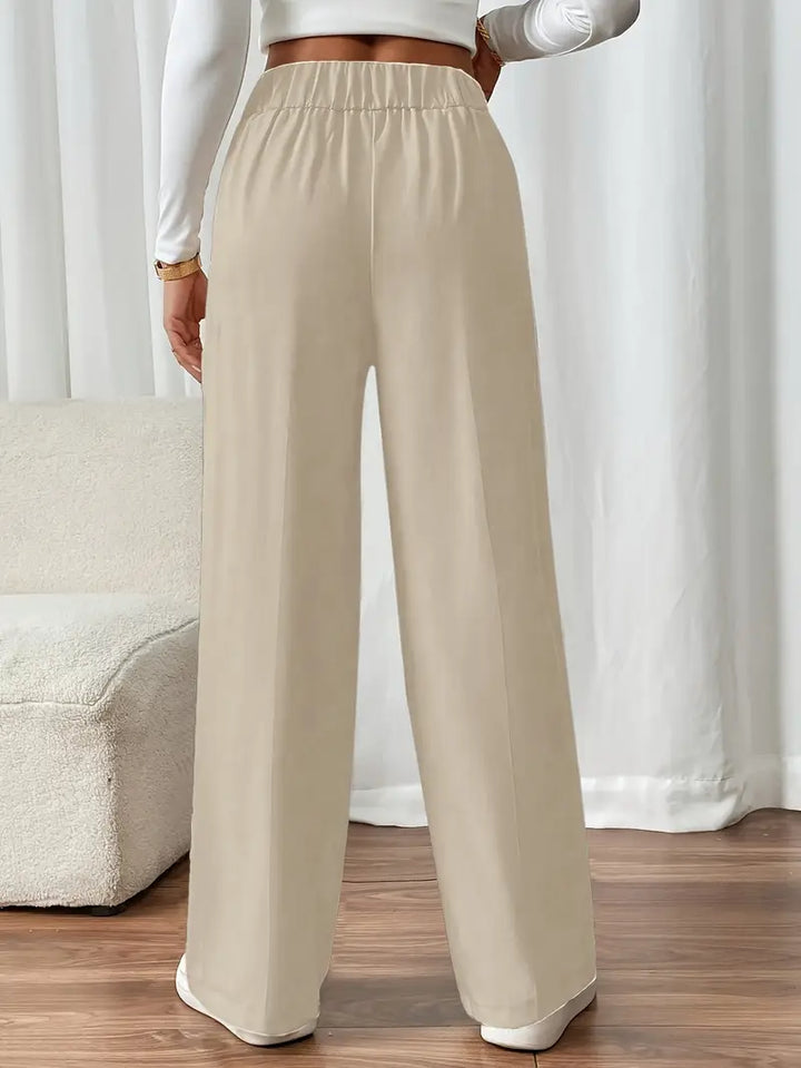 Alltagstaugliche Damenhose, weites Bein, Gummibund. Hoher Tragekomfort, stilvolles Design für jeden Tag.