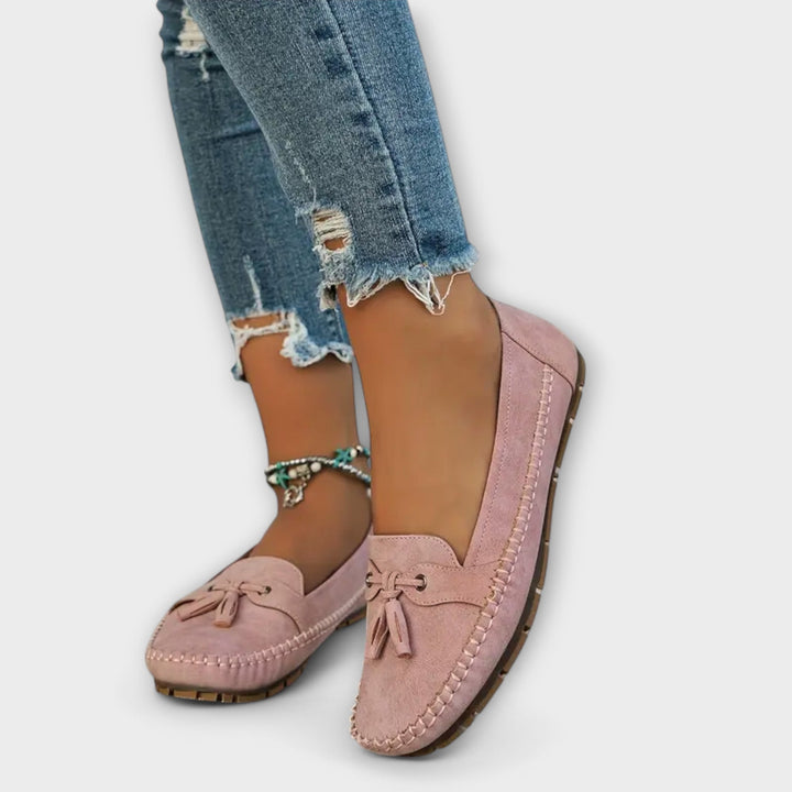 Rosa orthopädische Loafer für Damen, stilvolle und bequeme Freizeitschuhe.