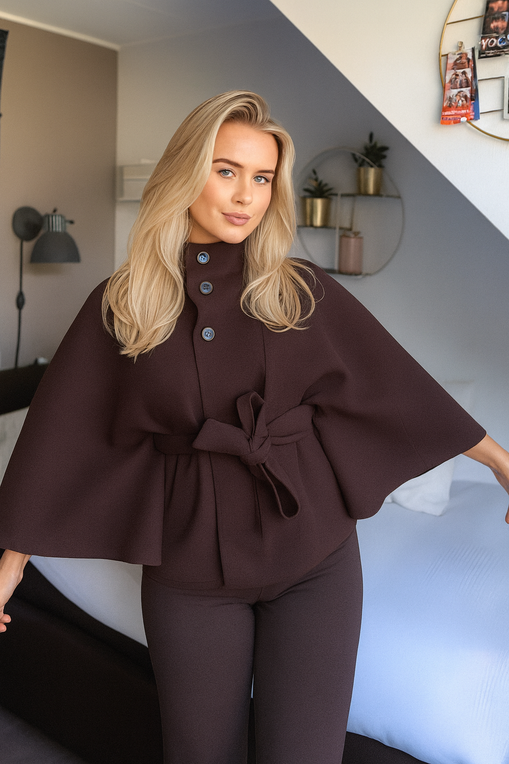 Eleganter Damen-Cape-Mantel, schmeichelnder Taillengürtel, ideal als warmer Herbstmantel & Winterjacke.