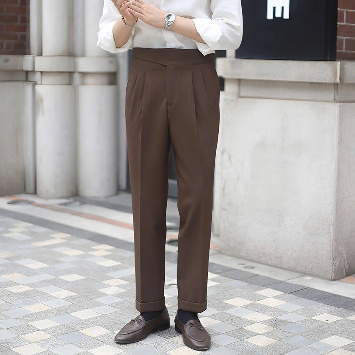 Komfortable & elegante Herrenhose in Schwarz, weich und zeitlos für Business & Freizeit.