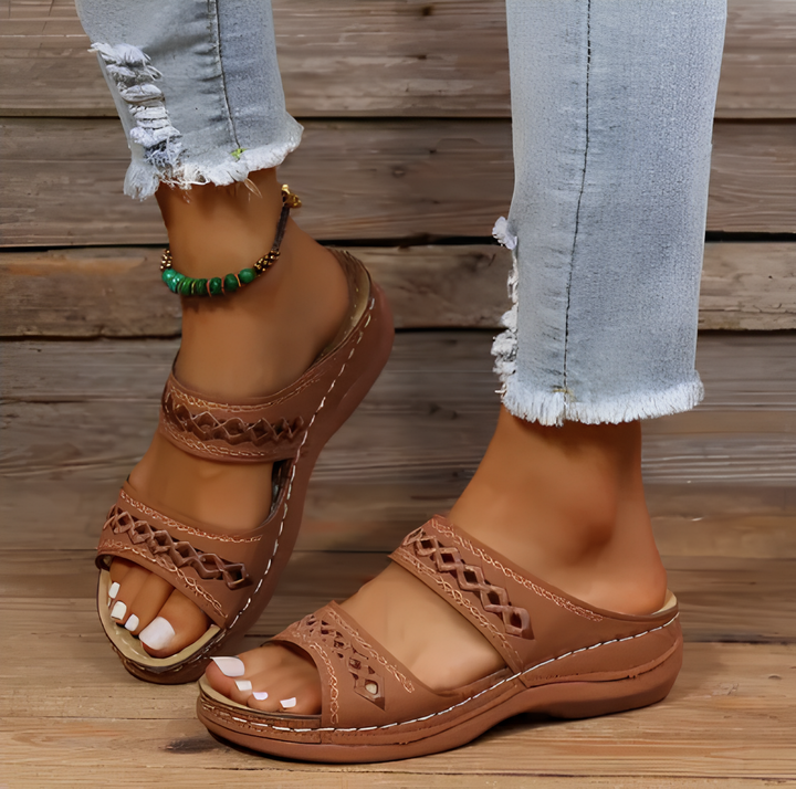 Orthopädische Damen Sandalen mit ergonomischem Fußbett für gesunde Füße; ideale Komfortschuhe.