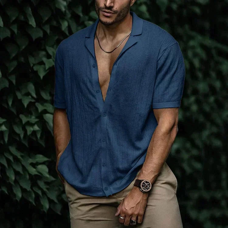 Modernes Freizeithemd für Herren, kurzärmelig, gestreift, für den sommerlichen Look.