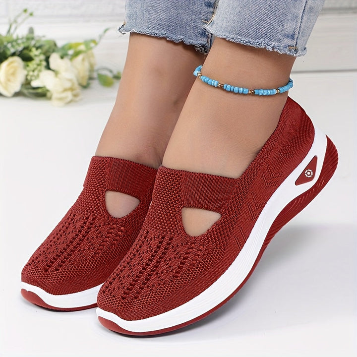 Frontansicht der Slip-on Damenschuhe. Atmungsaktiver Stoff, perfekt für Freizeit & Sport.