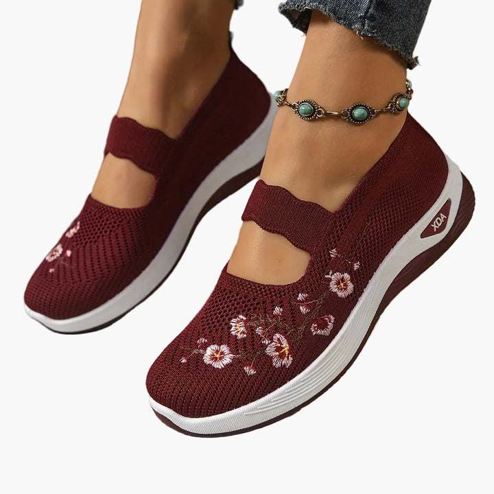 Modische Damen Sneaker mit floraler Stickerei und praktischem Klettverschluss für einen stilvollen Sommer.