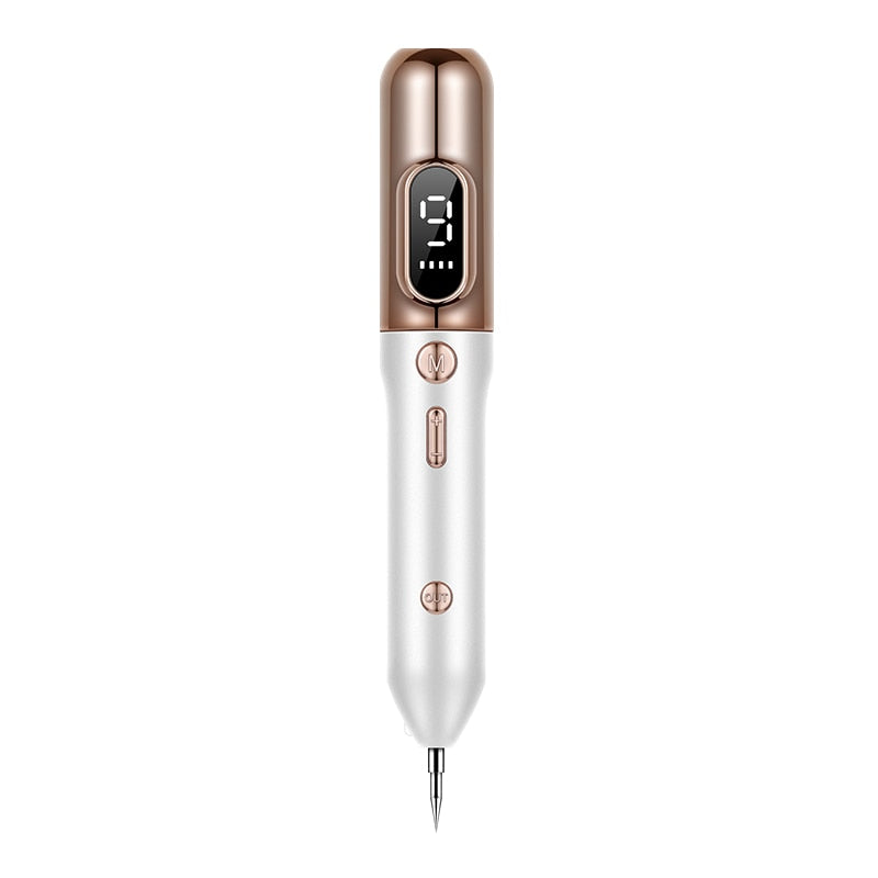 Frau nutzt Plasma Pen GlowLift zur Hautverjüngung. Effektive Heimbehandlung für strahlende Haut.