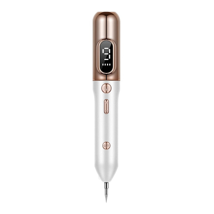 Frau nutzt Plasma Pen GlowLift zur Hautverjüngung. Effektive Heimbehandlung für strahlende Haut.