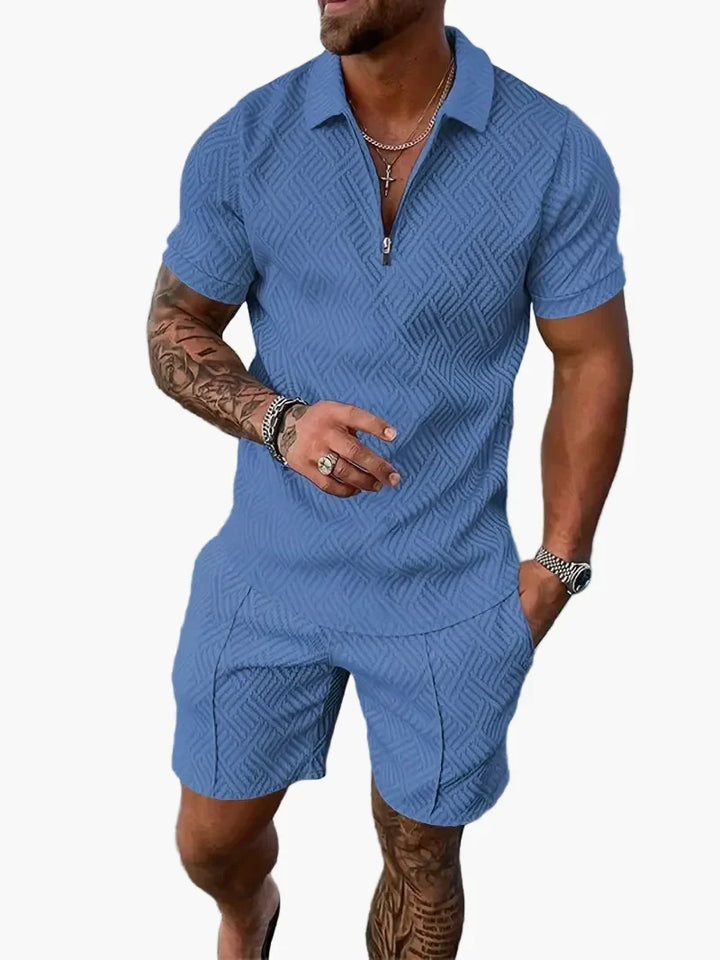 Sommerliches Herren Outfit: Poloshirt & Shorts Set, atmungsaktiv & bequem für Urlaub und Freizeit.