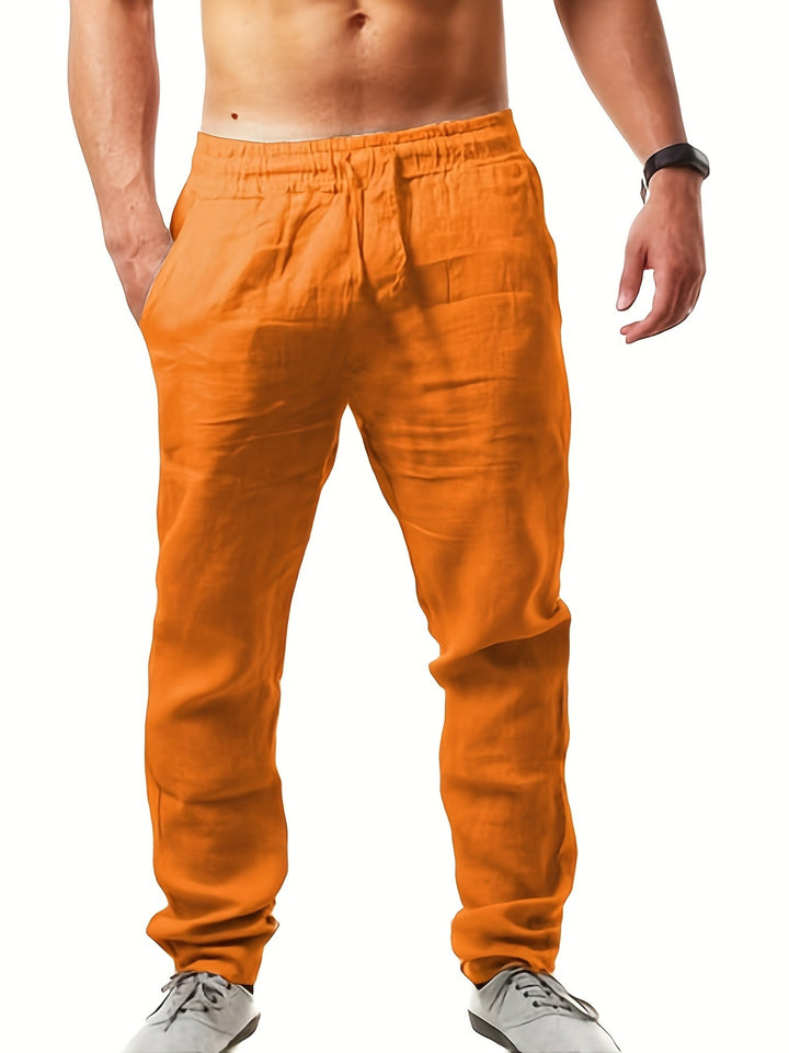 Schwarze lässige Herrenhose mit Kordelzug, leicht und perfekt für den Sommerurlaub.