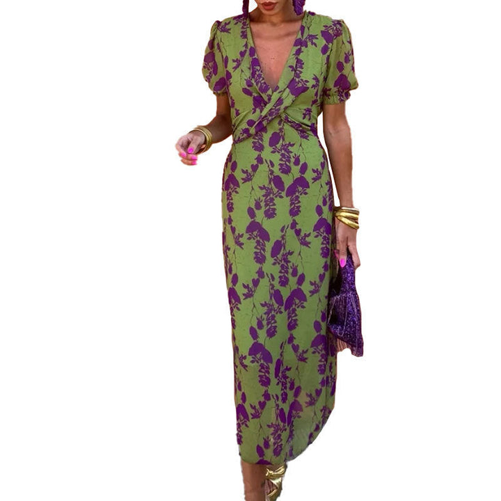 Florales Damen Sommerkleid im Wickelstil, luftig, mit V-Ausschnitt; ideal für warme Tage & Feste.