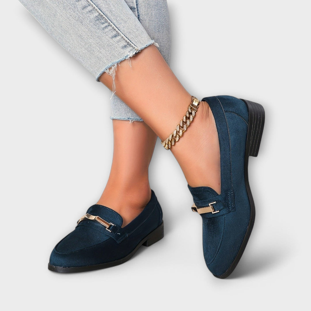 Elegante blaue Damen Loafer, bequeme Slip-On Slipper für den Sommer. Stilvolle Freizeitschuhe.