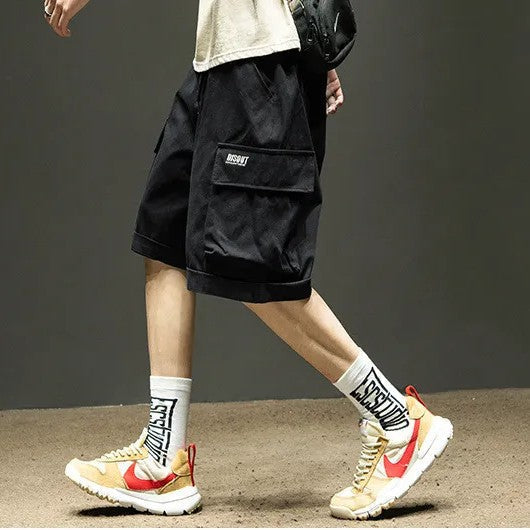 Stylische Herren Freizeit-Shorts in Cargo-Optik, atmungsaktiv, mit großzügigen Taschen, perfekt für warme Tage.