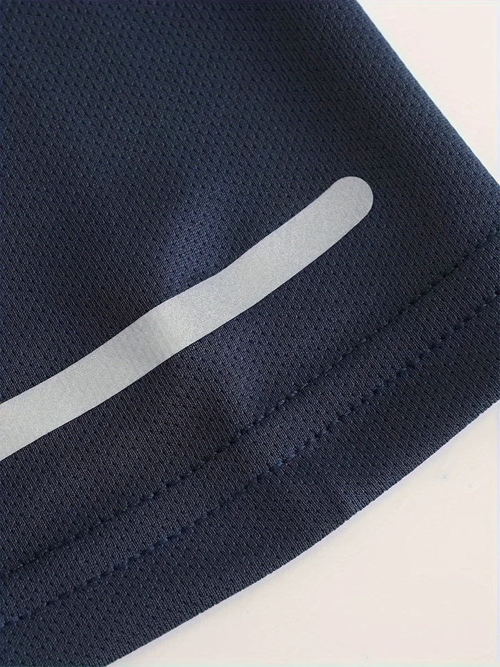 Modernes Trainingsshirt für Männer mit feuchtigkeitsableitenden Eigenschaften. Maximaler Tragekomfort.