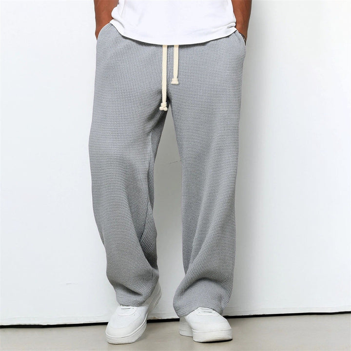 Bequeme Herren-Freizeithose mit lockerer Passform. Ideal für den Alltag, Freizeit und leichte sportliche Aktivitäten.
