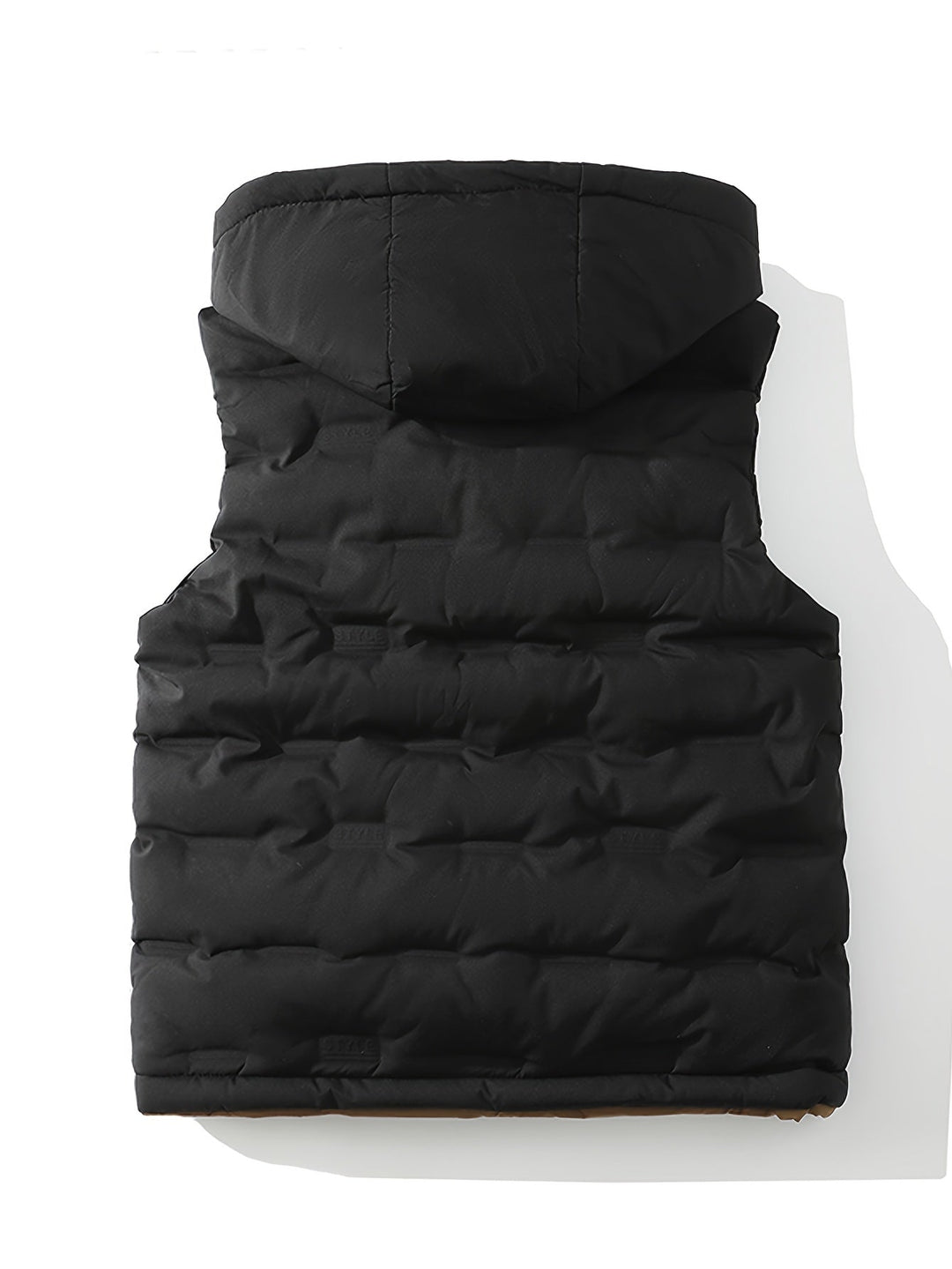 Frontansicht der Herren Steppweste mit Kapuze, klassisches Design, ideal über Pullover.