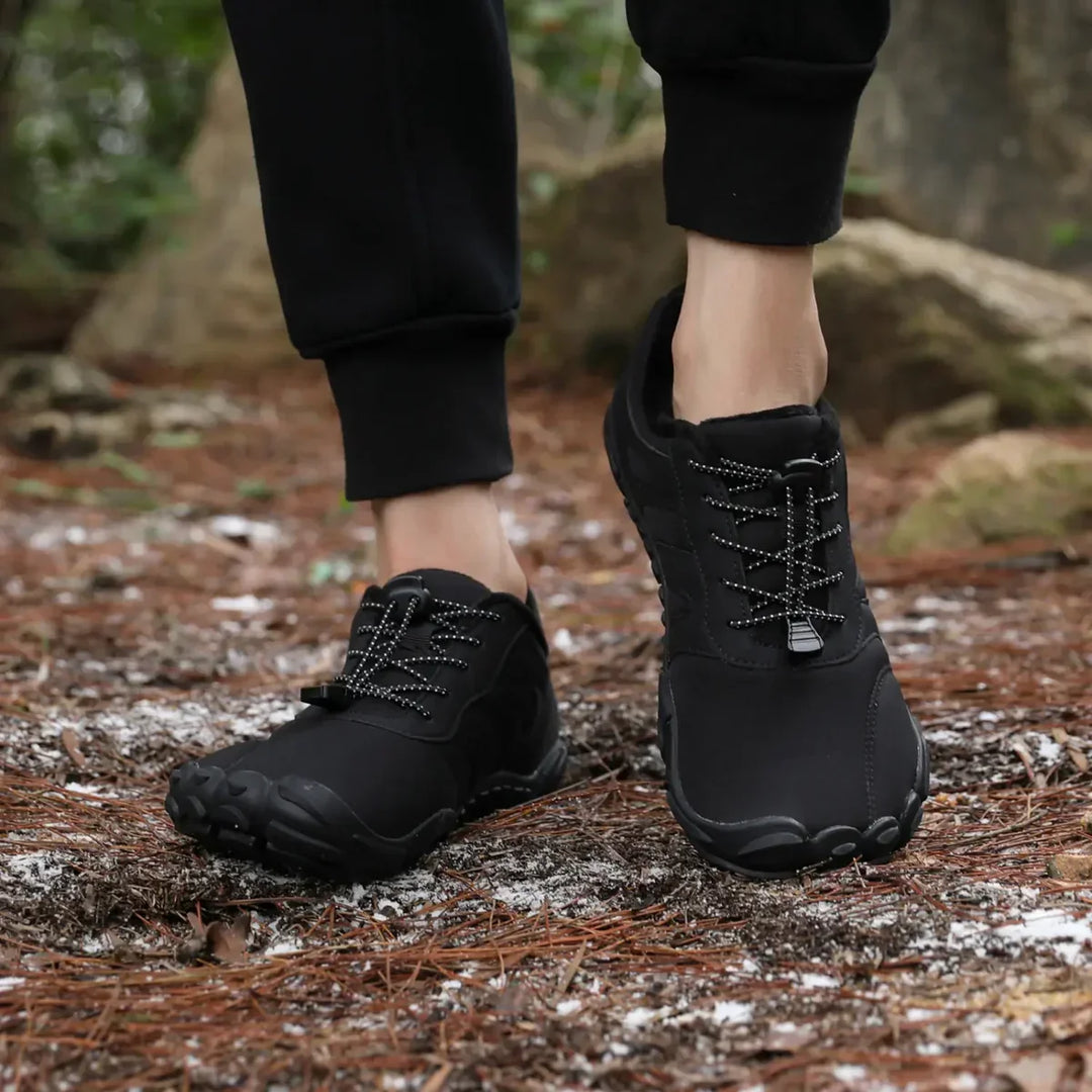 Seitenansicht der Rigi Pro Unisex Barfußschuhe. Flexible, rutschfeste Winterschuhe für Herren & Damen.
