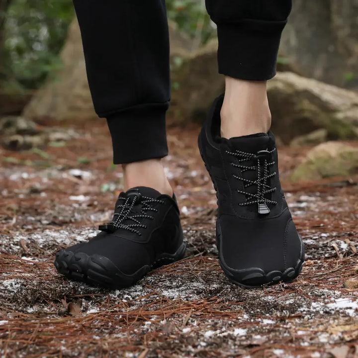 Seitenansicht der Rigi Pro Unisex Barfußschuhe. Flexible, rutschfeste Winterschuhe für Herren & Damen.