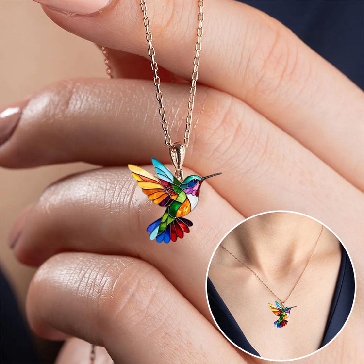 Lebendige Statement-Kette mit Kolibri Anhänger für Damen, farbiger Vogelschmuck, Ausdruck purer Eleganz.