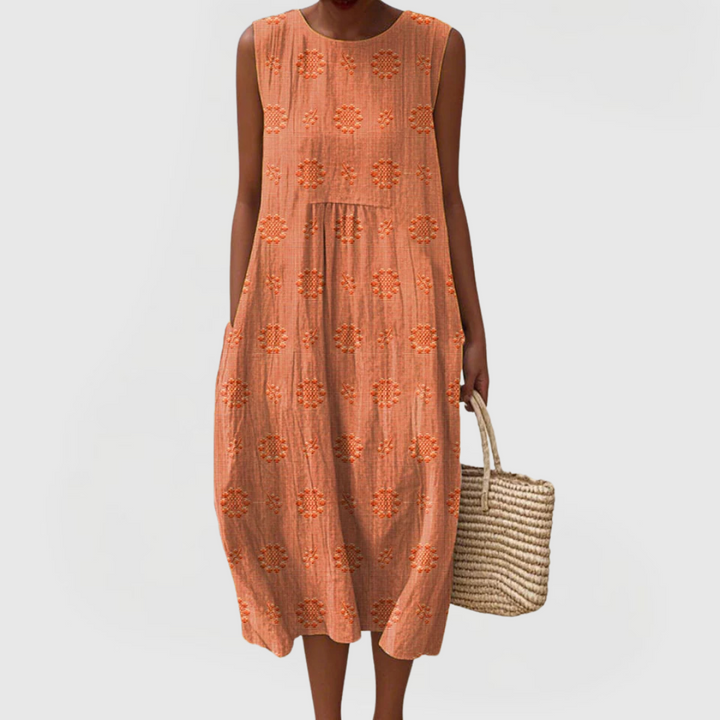 Gefaltetes Damen Sommerkleid ärmellos mit entspanntem Schnitt, praktischen Taschen & feiner Stickerei.