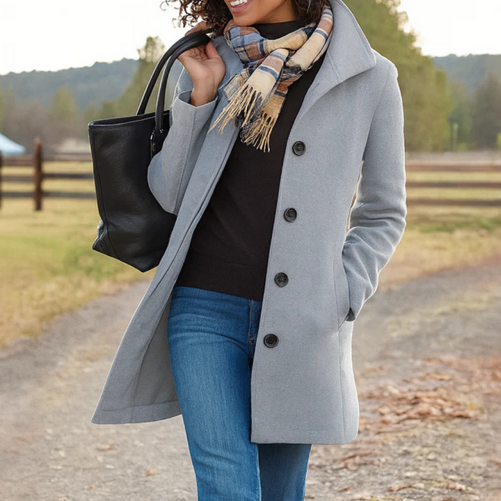 Taillierter Damen Übergangsmantel mit Knopfleiste, elegant und warm, als Herbst- oder Frühlingsjacke.