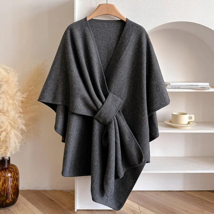 Damen Wickeltuch, das warm hält und vor Wind schützt. Ein elegantes und praktisches Mode-Accessoire für Outdoor-Momente.