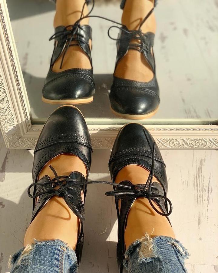 Innenansicht orthopädischer Vintage Damenschuhe mit Komfortfußbett für optimale Fussgesundheit.
