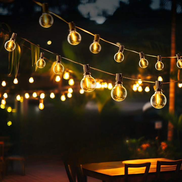 Wetterfeste, dimmbare Solarlichterkette mit bruchsicheren LEDs. Perfekt als Garten- & Balkonbeleuchtung.