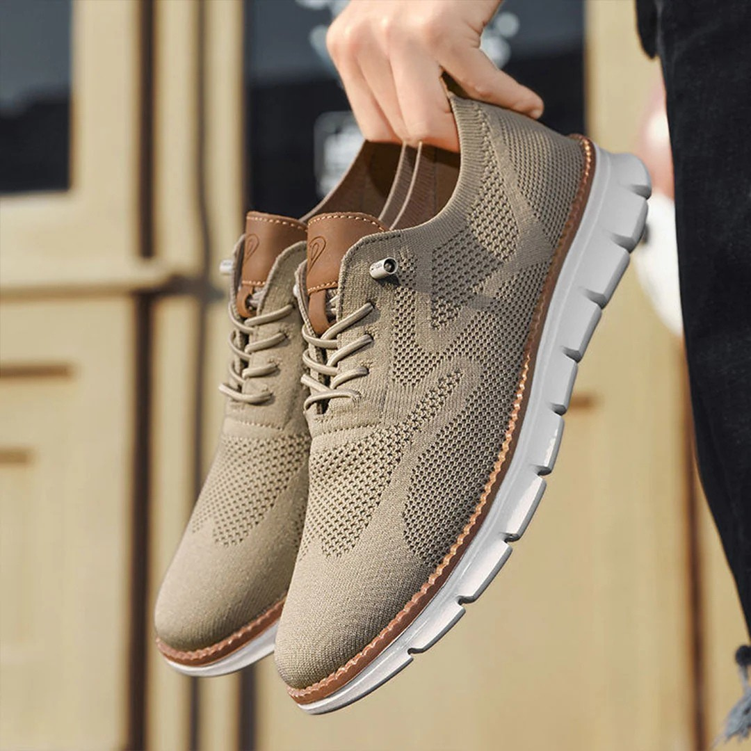 Innenansicht: Orthopädische Herren Komfortschuhe mit weichem Fußbett für optimalen Halt.