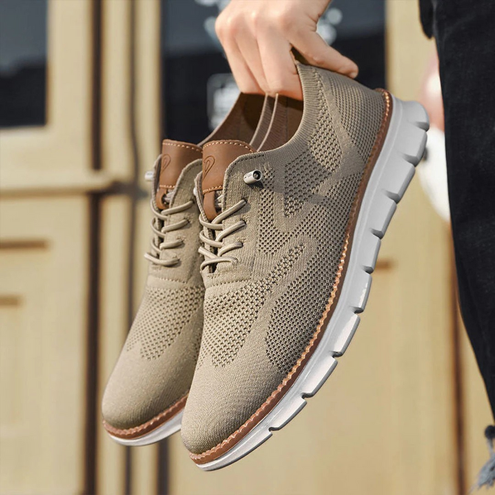 Innenansicht: Orthopädische Herren Komfortschuhe mit weichem Fußbett für optimalen Halt.