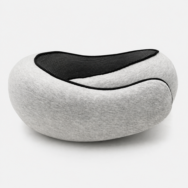 Ergonomisches Memory Foam Nackenkissen, weich und stützend, ideal für lange Autofahrten und Flugreisen.