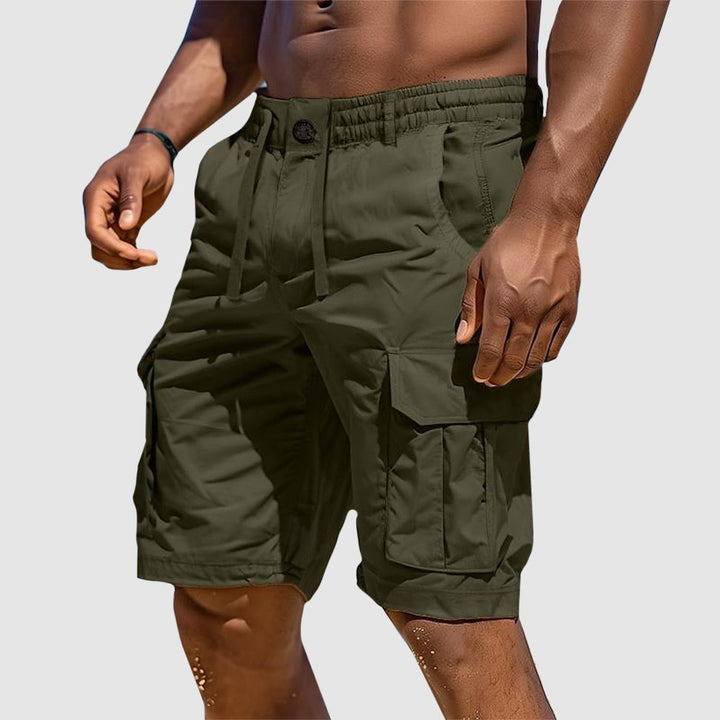Funktionale, robuste Herren Cargoshorts, ideal für Outdoor-Aktivitäten. Atmungsaktiver Baumwollmix für den Sommer.