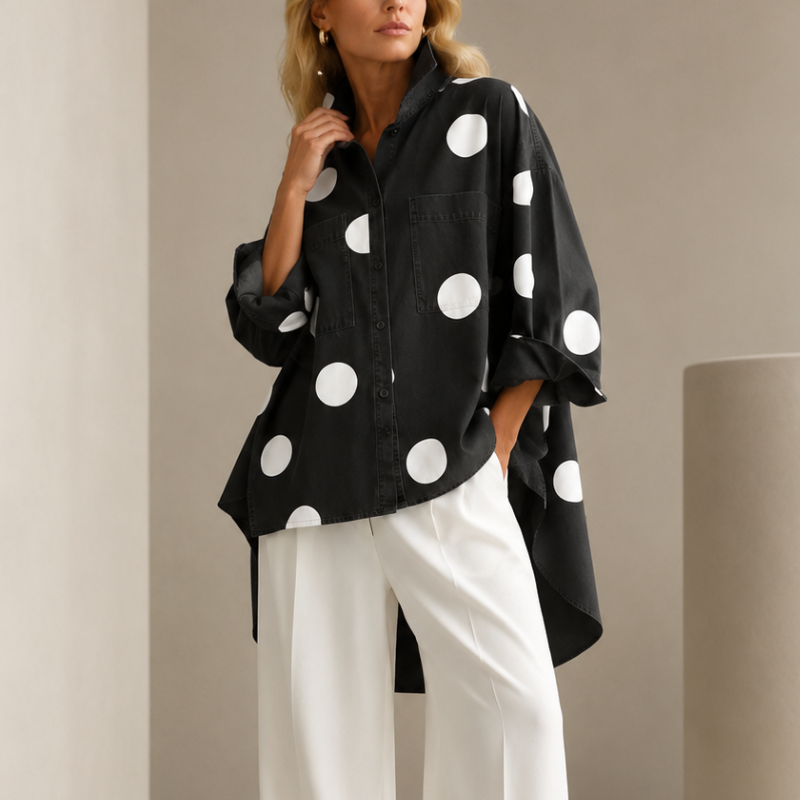 Damenhemd mit kleinen Polka Dots in Schwarz, Jeans-Stoff. Locker geschnittenes Langarmhemd für coole Casual-Styles.