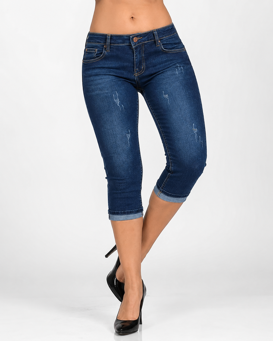 Bequeme Slim Fit Caprihose für Damen in Hellblau, ideal für sommerliche Freizeitaktivitäten und modischen Komfort.