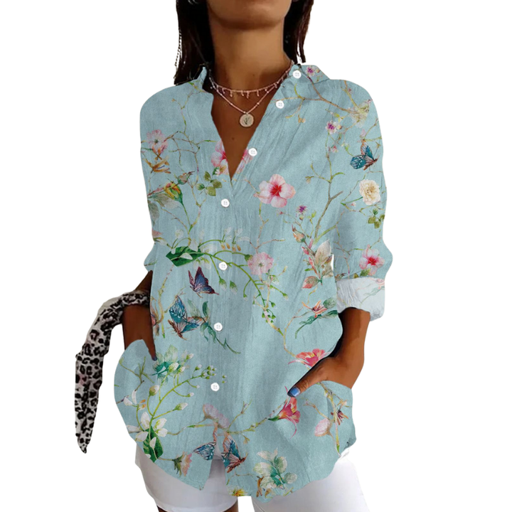 Stilvolle Damenbluse mit dezentem Blumenmuster und Prägedesign, vielseitig kombinierbar für elegante Looks.