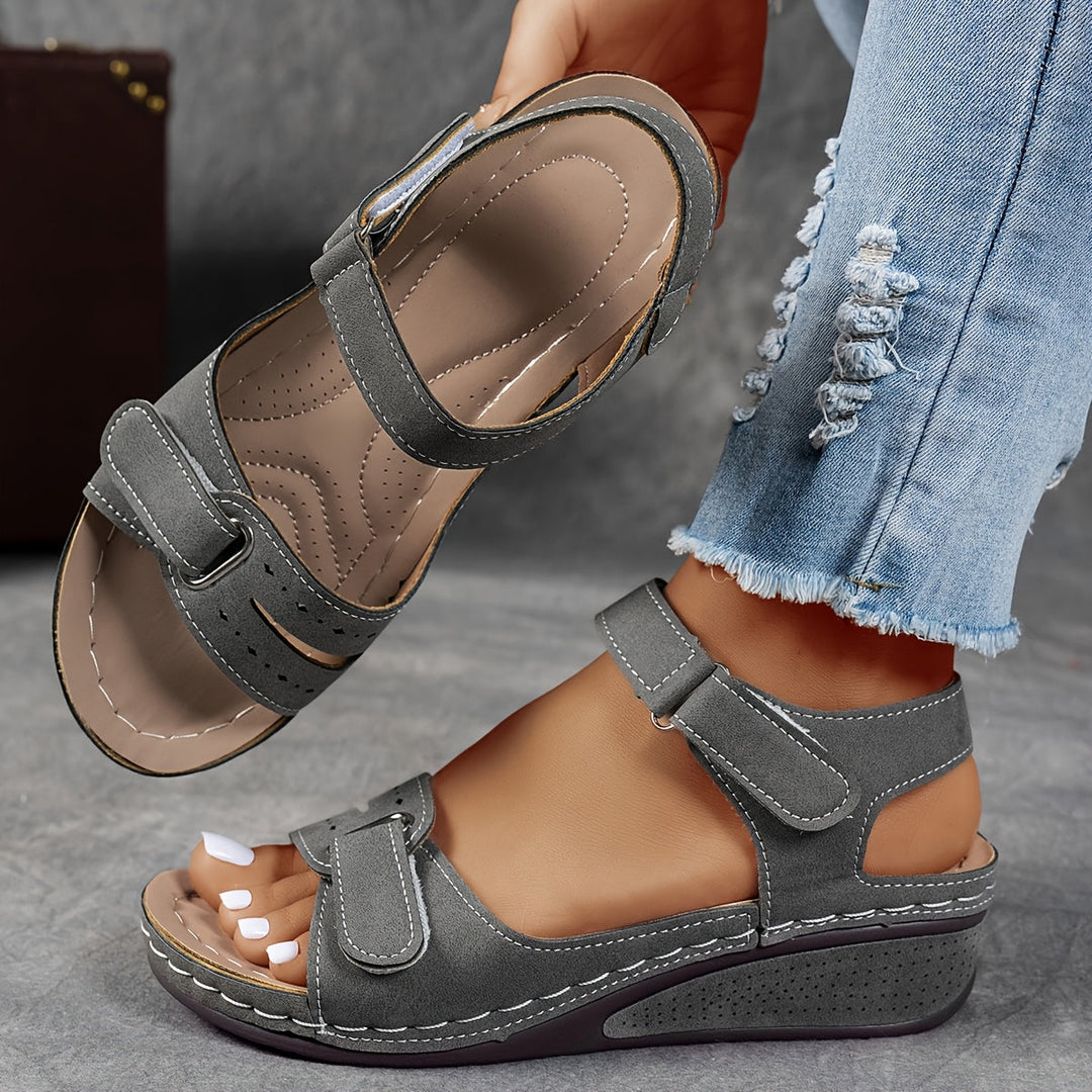 Damen orthopädische Sandalen, verstellbare Riemen, gepolsterte Sohle. Ideal für Komfort & Fußgesundheit im Sommer.