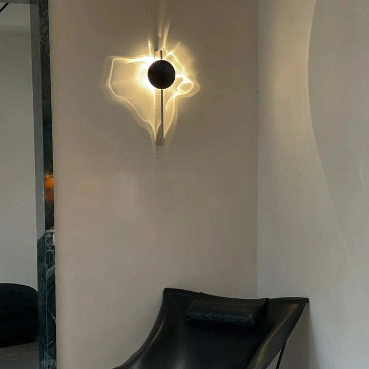 LED-Wandlampe fürs Schlafzimmer, indirektes Licht für eine gemütliche, moderne Atmosphäre.