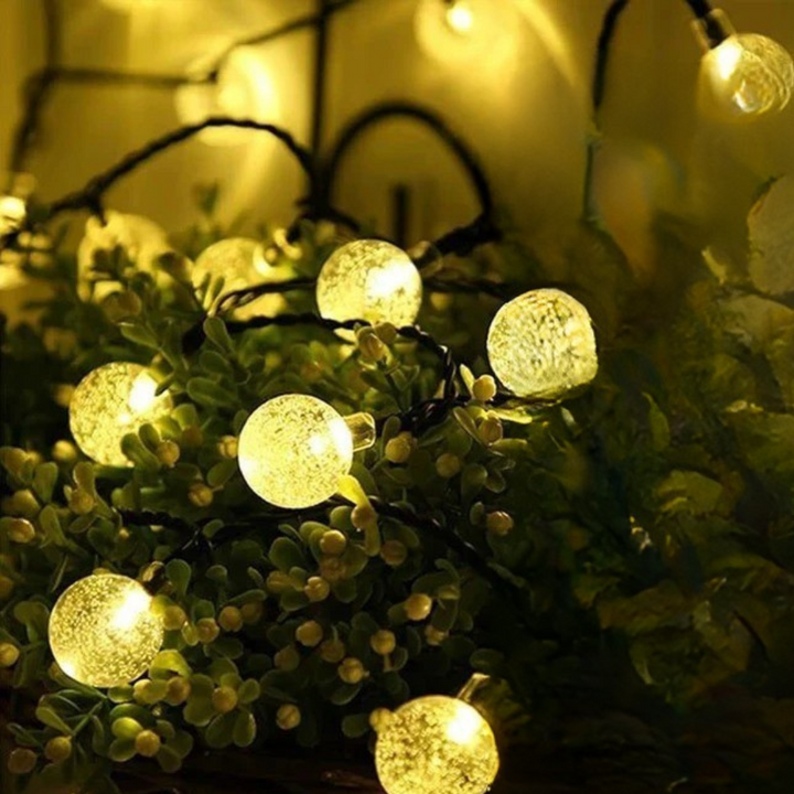 Wetterfeste LumaSphere Solar Lichterkette als Outdoor LED Beleuchtung, ideal für dauerhafte Garten-Deko.