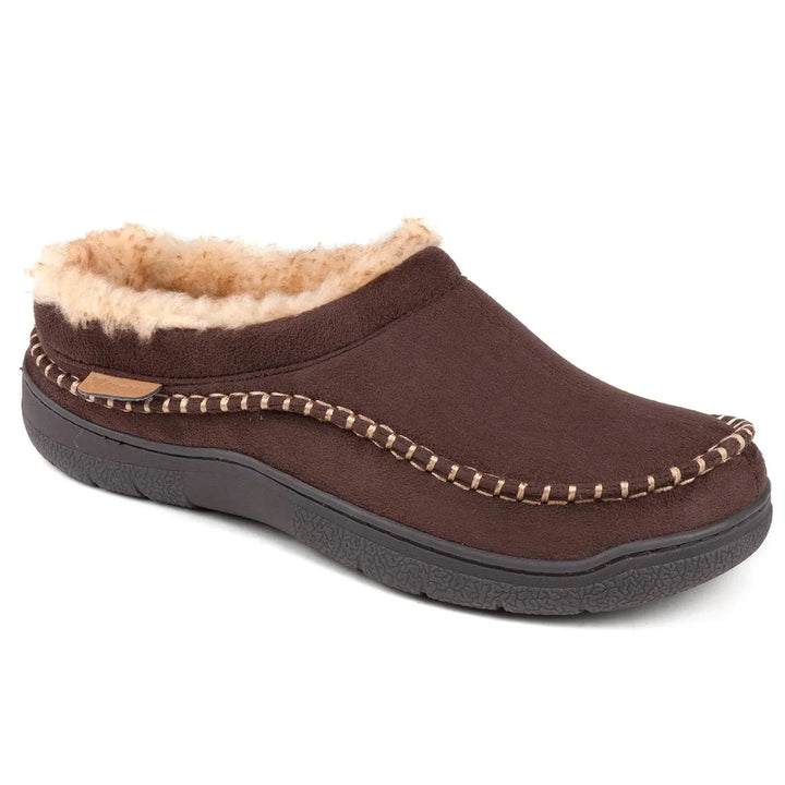 Seitliche Ansicht der warmen Herren Winter-Loafer. Rutschfeste Sohle und bequemes Slip-On Design.
