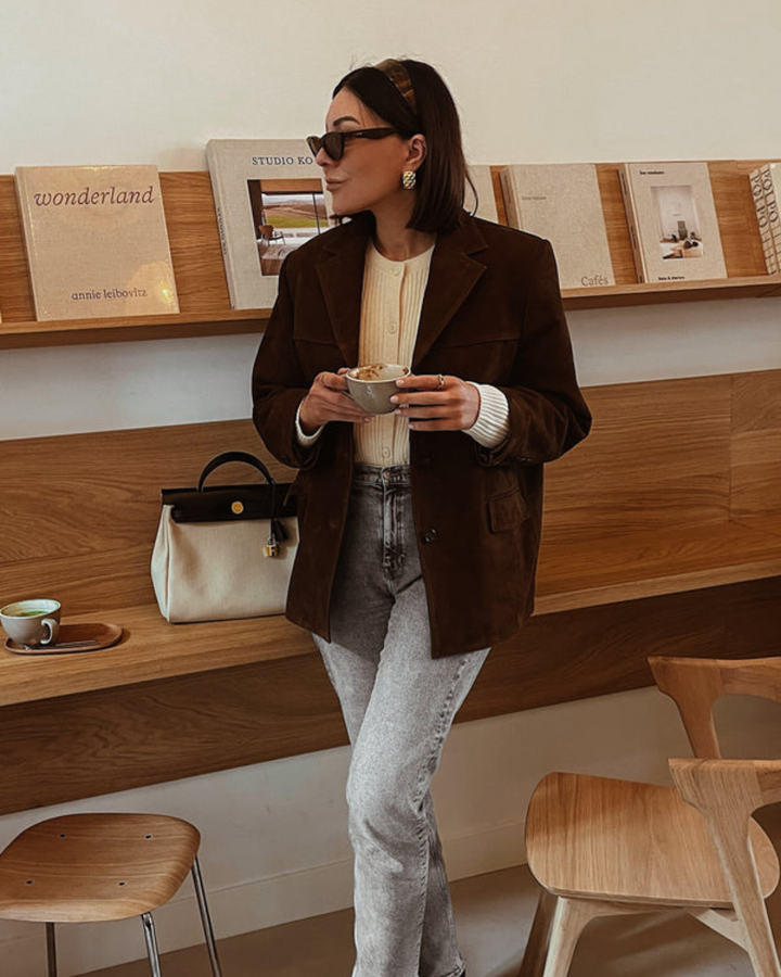 Damen Ein-Knopf Blazer in klassischem Schnitt. Eleganter & formaler Stil für Business oder schicke Anlässe. Hochwertige Damenmode.