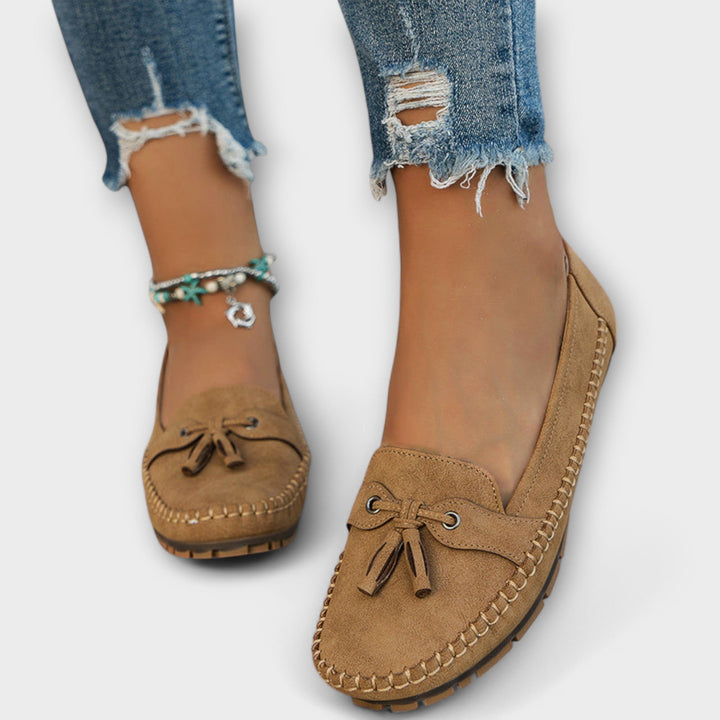 Braune orthopädische Loafer, bequeme Damenschuhe für stilvollen Auftritt.