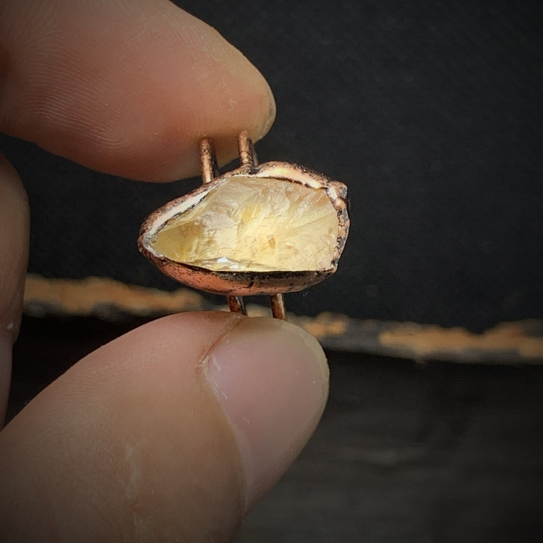 Frauenring Rohstein, Geburtsstein, verstellbar. Naturstein Schmuck, individuell für Frauen.