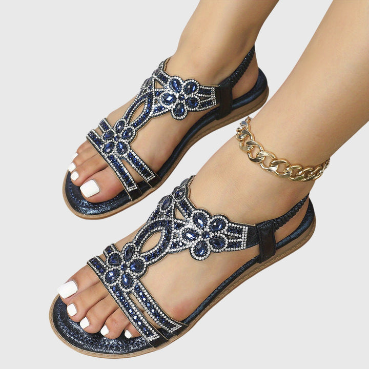 Bequeme und elegante himmelblaue Damenschuhe, flach, mit Fersenriemen.