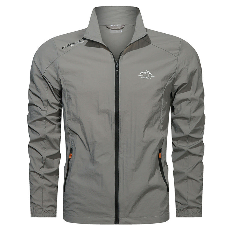 Denimblaue Herren Fashion Jacke Windbreaker. Leichte Sportjacke mit UV-Schutz, Stehkragen & schnelltrocknend.