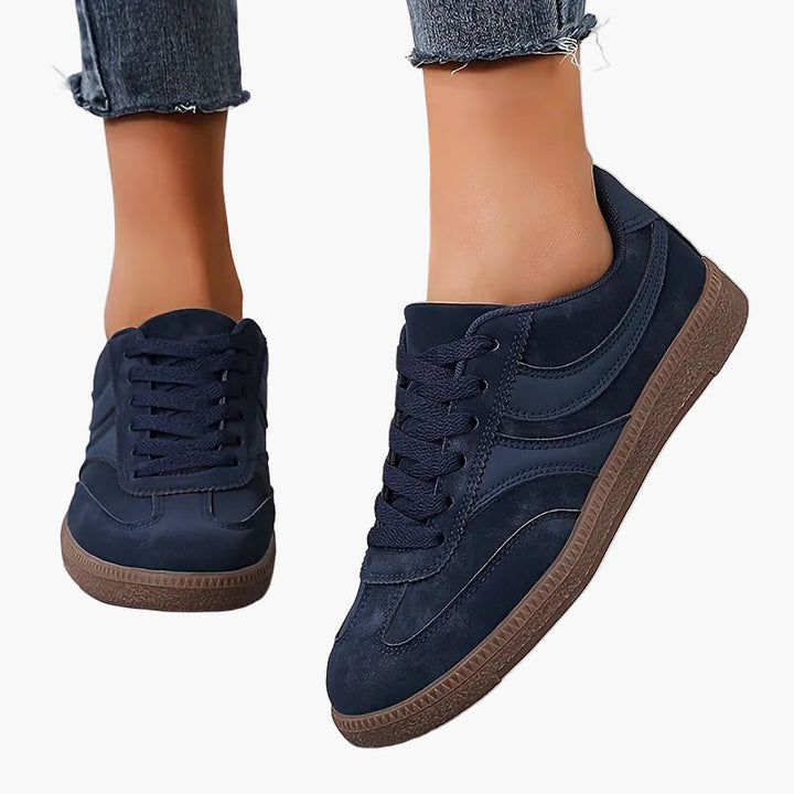 Stylische Damen Retro-Sneaker. Vielseitiger Freizeitschuh im Vintage-Stil, schick und bequem für Frühlingsmode.
