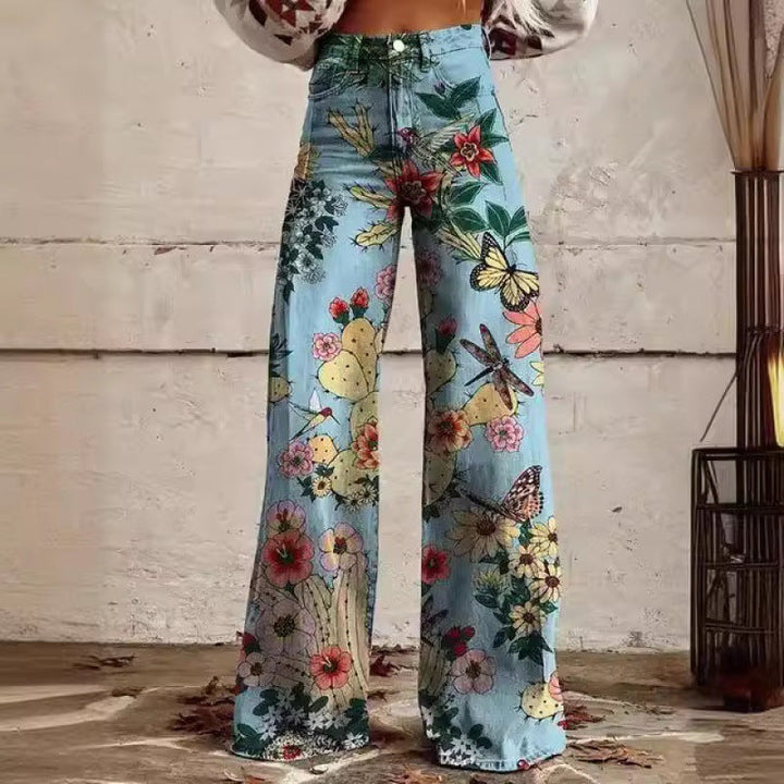 Stylische Damen-Schlaghose mit lebhaftem Blumenmuster im Retro-Look, ein echtes Statement-Piece.