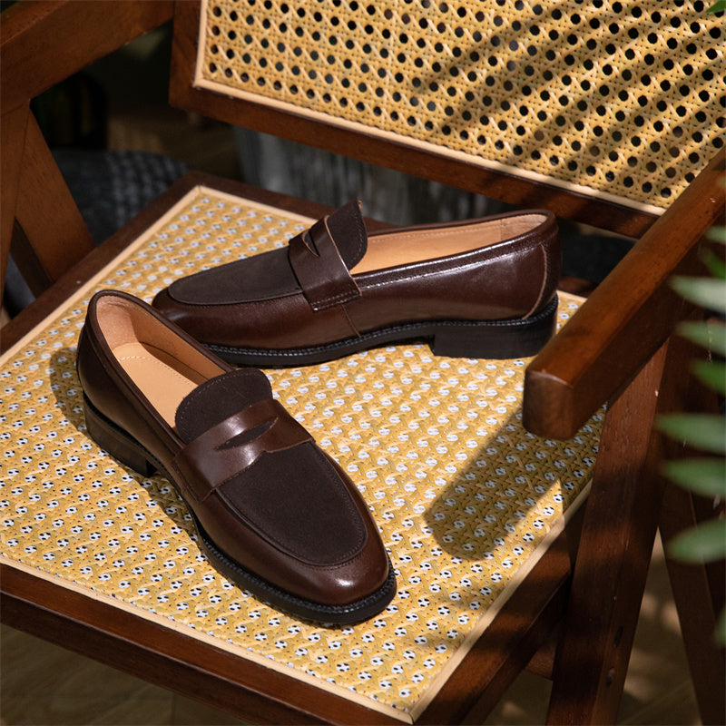 Robuste Sohle: Hochwertige kaffeebraune Herren Penny Loafer, langlebige und stilvolle Loafer.