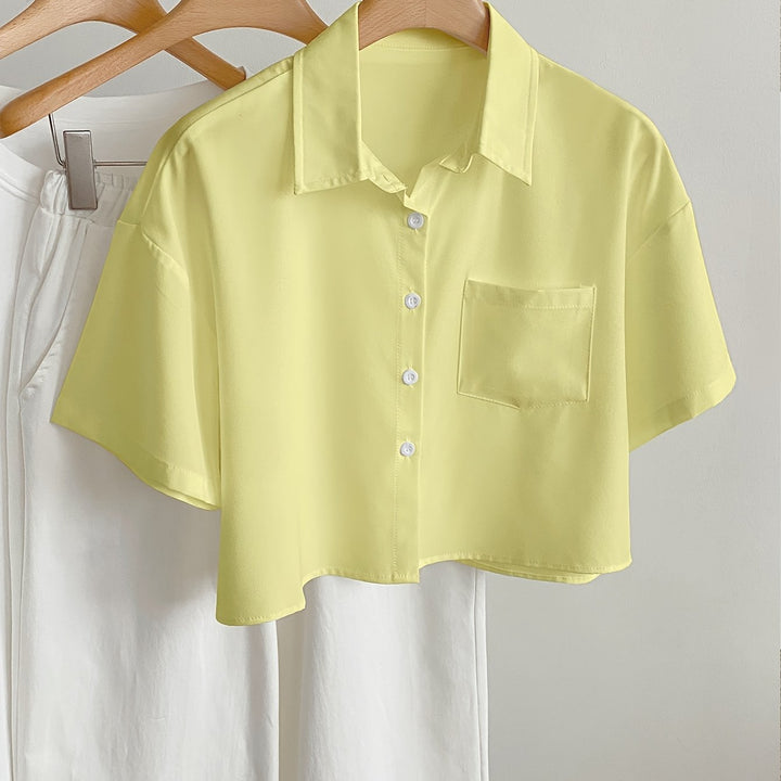 Moderne Damen Cropped Bluse mit kurzen Ärmeln, ein vielseitiges Fashion-Statement.