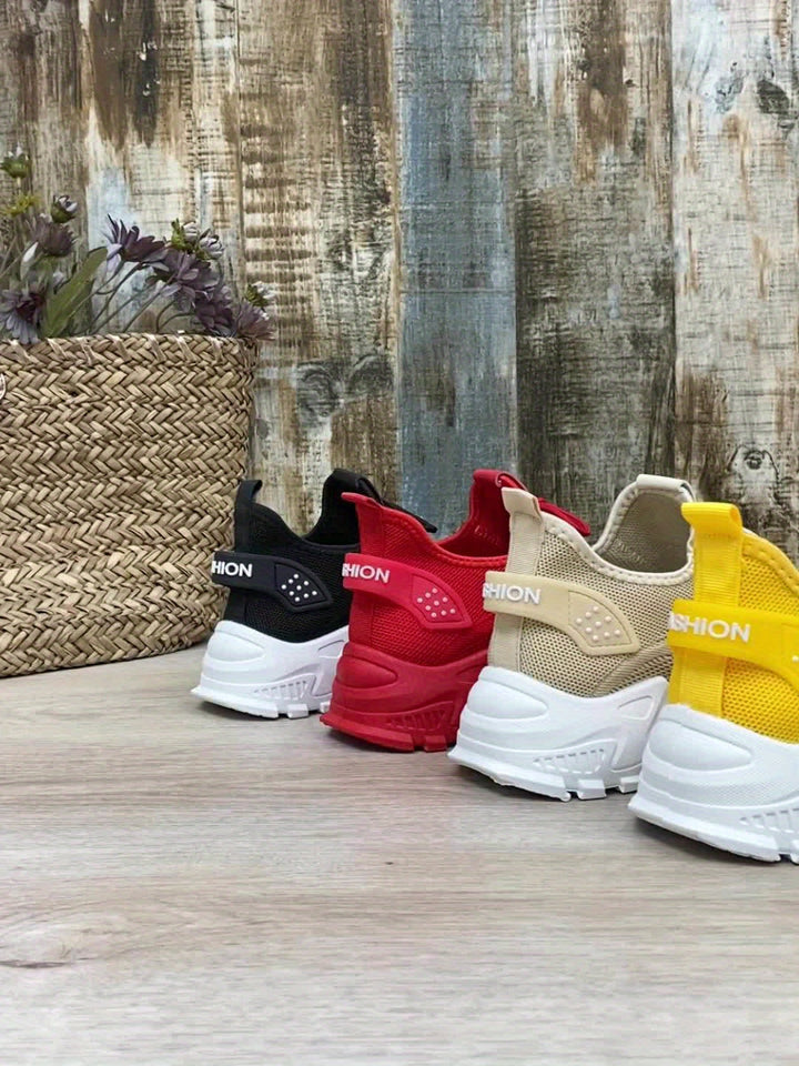 Robuste graue Damen Sneaker, ideal für Outdoor-Freizeitaktivitäten und Alltag.