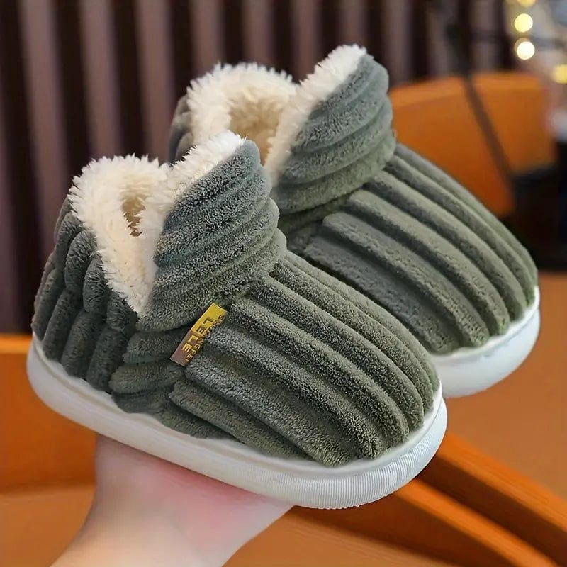 Winterliche Damen Slipper, gemütlich und praktisch, mit rutschfestem Design für Zuhause.