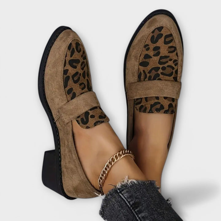 Elegante Damen Loafer mit stilvollem Leopardenmuster. Modischer Damenschuh für Freizeit und Büro, sehr bequem.